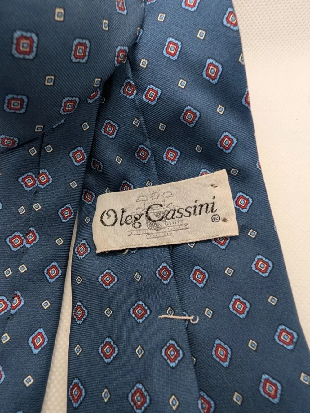 Oleg Cassini Neck Tie Blue with Burgundy Small Ovals Silk 56 x 3
